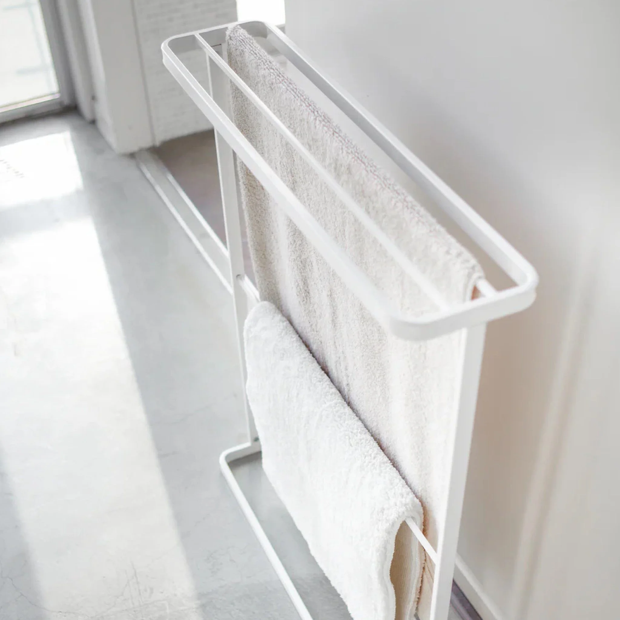 YAMAZAKI Tower Bath Towel Hanger, White - Image 7