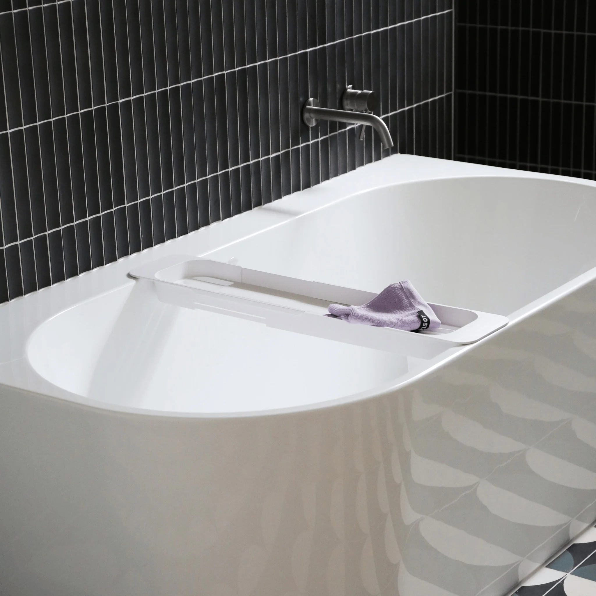 YAMAZAKI Tower Extendable Bath Tray, White - Image 3