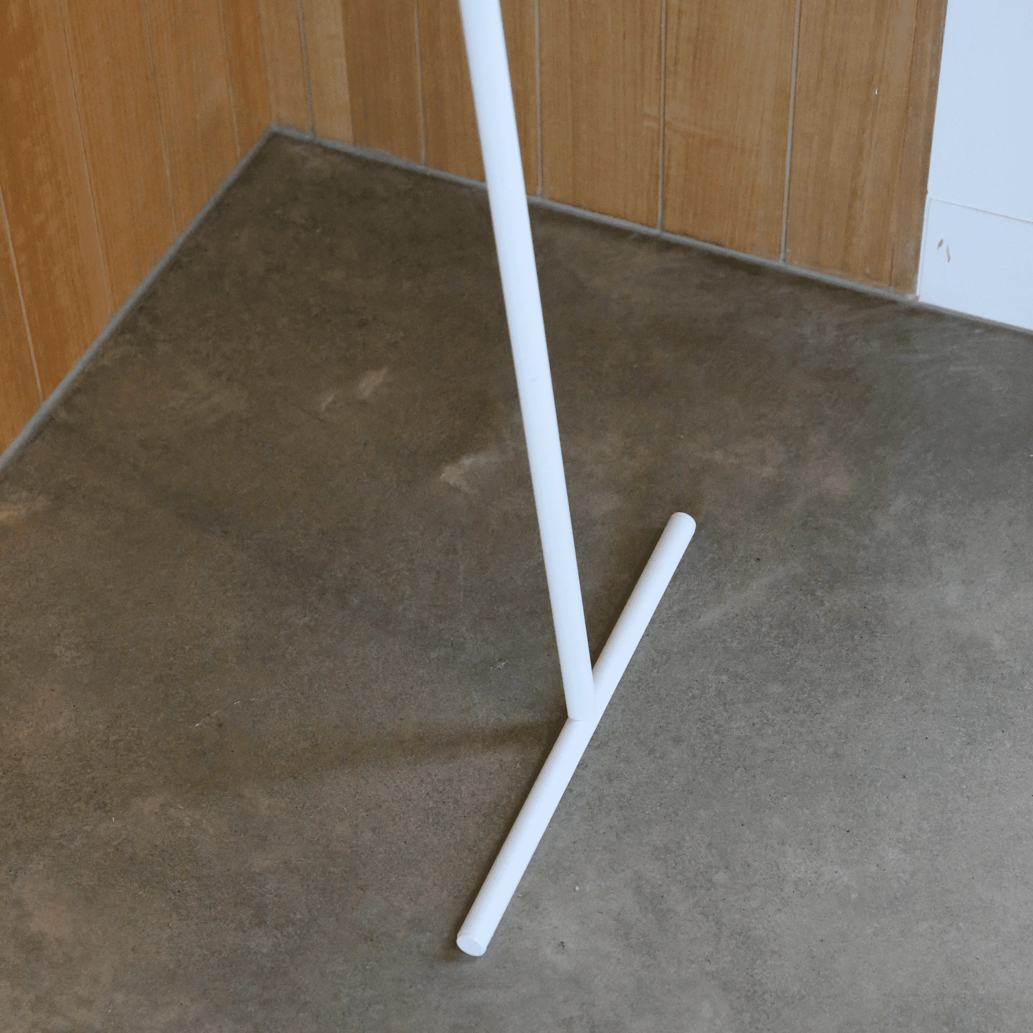 YAMAZAKI Tower Leaning Coat Hanger Rack, White - Image 5