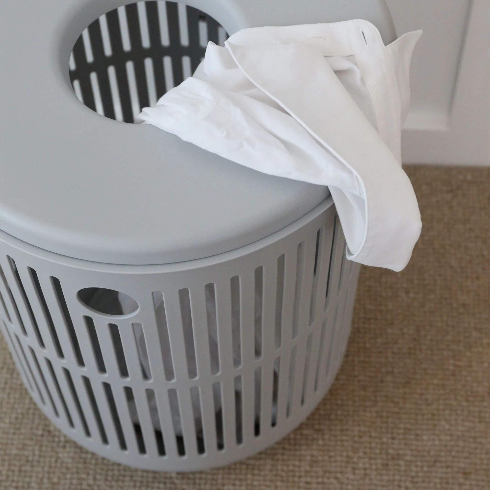 ZONE DENMARK Ume Laundry Basket 60L w/Lid, Soft Grey - Image 7